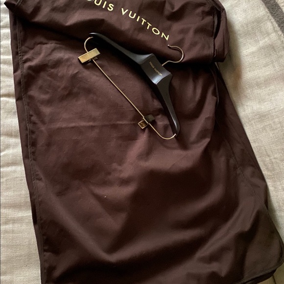 LOUIS VUITTONGarment Bag & Walnut Garment Hanger - Picture 8 of 10